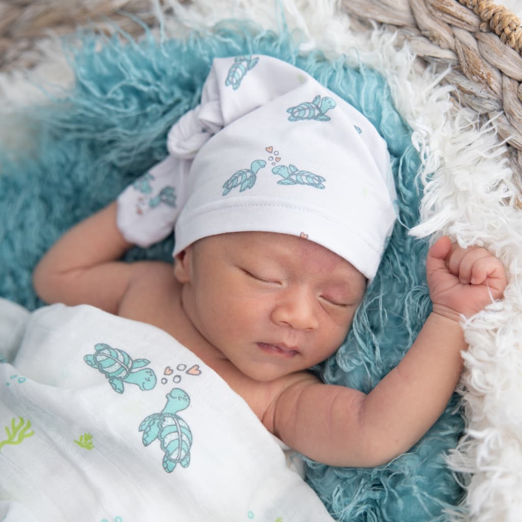 Honu Honi Turtle Heart Bamboo Newborn knotted Hat by Cocomoon Hawaii